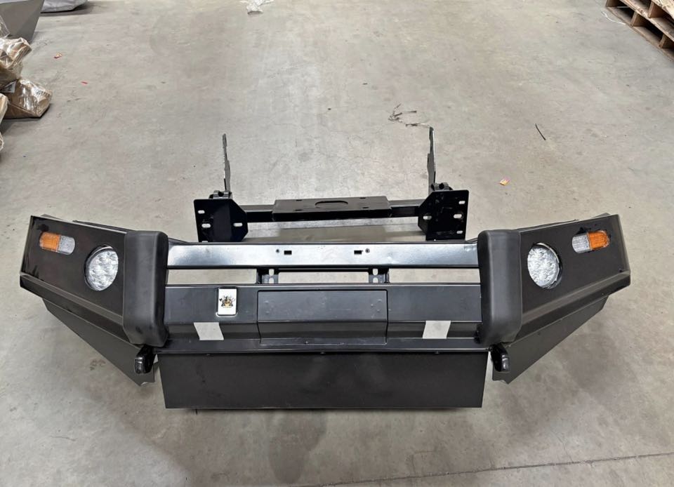 NP300 15+ NO LOOP BULL BAR